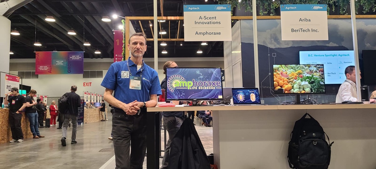 Inanç at the Amphoraxe display at Web Summit